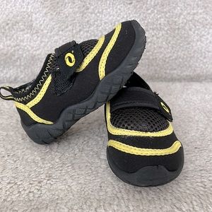 Toddler size 5 water shoes black and yellow